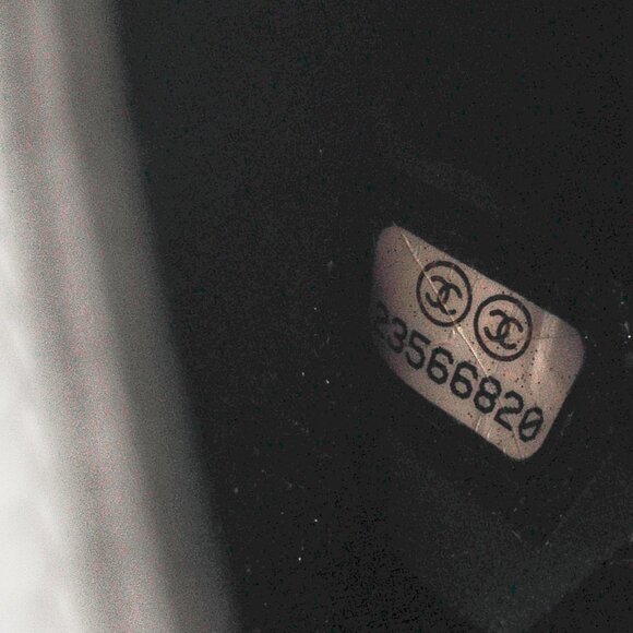 Chanel 2017 Cruise White & Black CC Patchwork Leather Shoulder Bag - Picture 13 of 14